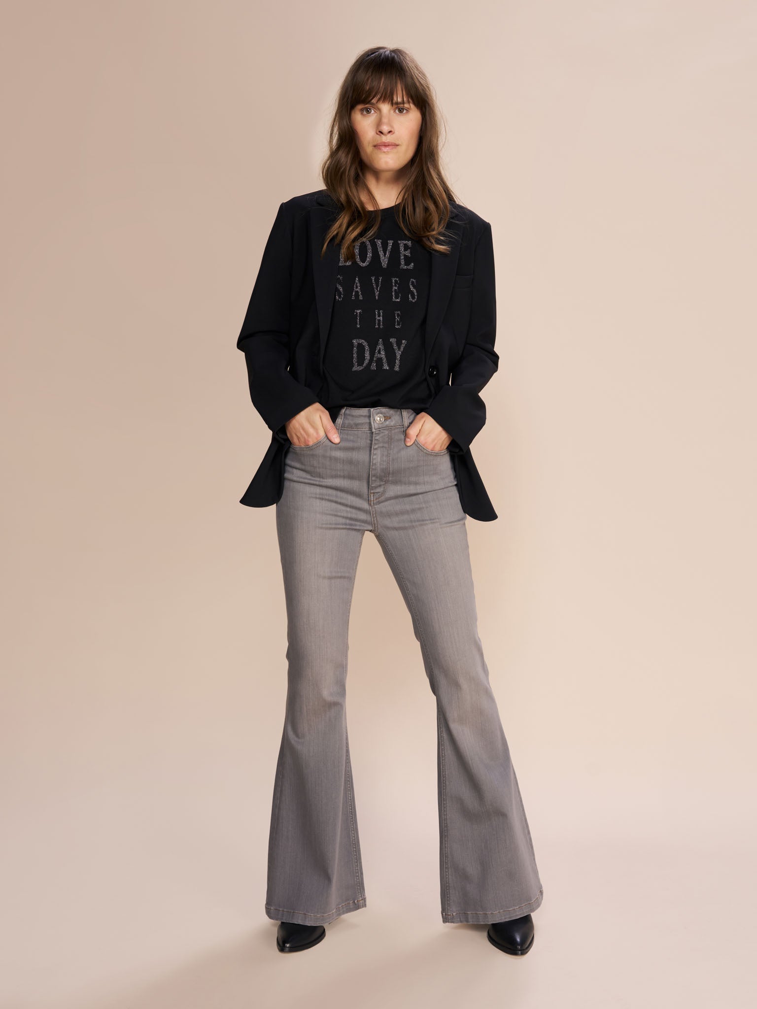 Modelshot / Black / Detail